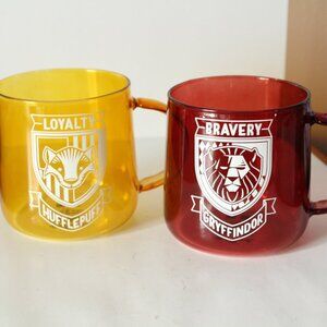 2 Hallmark Harry Potter Gryffindor and Hufflepuff Glass Mugs